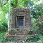 【今日のカンボジア】ジャン・コマイユ の墓 Jean Commaille バイヨン寺院すぐ近く