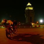 【今日のカンボジア】独立記念塔とバイクタクシー