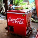 コカコーラの販促ツールがマジで実用的！カンボジアの田舎で見つけた究極の戦略とは！？